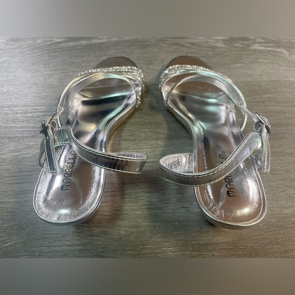 Elegant Silver Women's Sandals - Picture 5 of 9